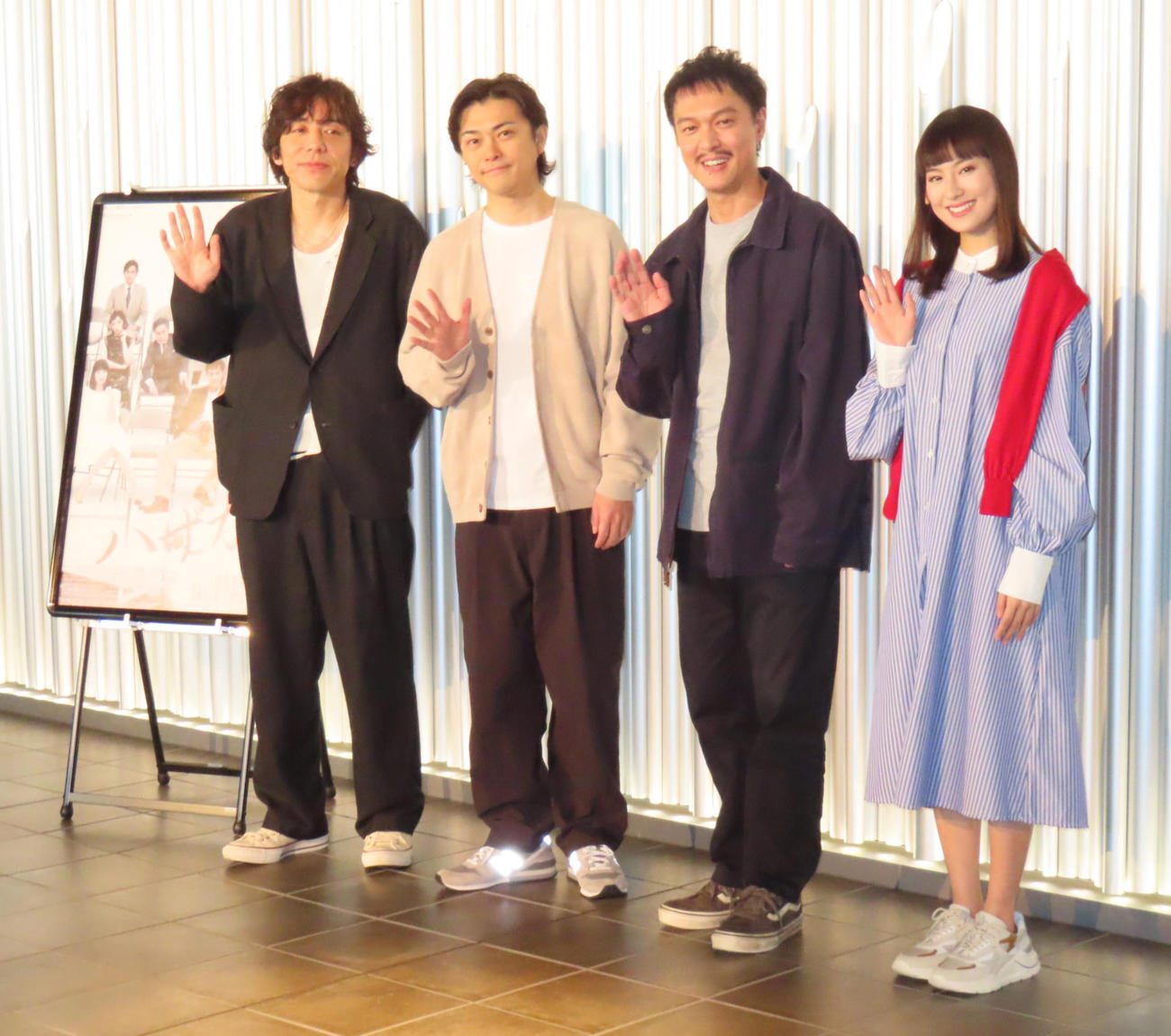 舞台「ハザカイキ」に主演する丸山隆平（左から3人目）。左から三浦大輔氏、勝地涼、右は恒松祐里