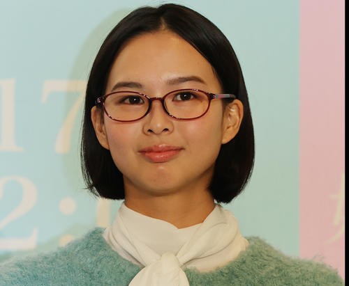 貴乃花次女・白河れい、美デコルテあらわなショットに「超美人やないですか　惚れてまうやろ～」
