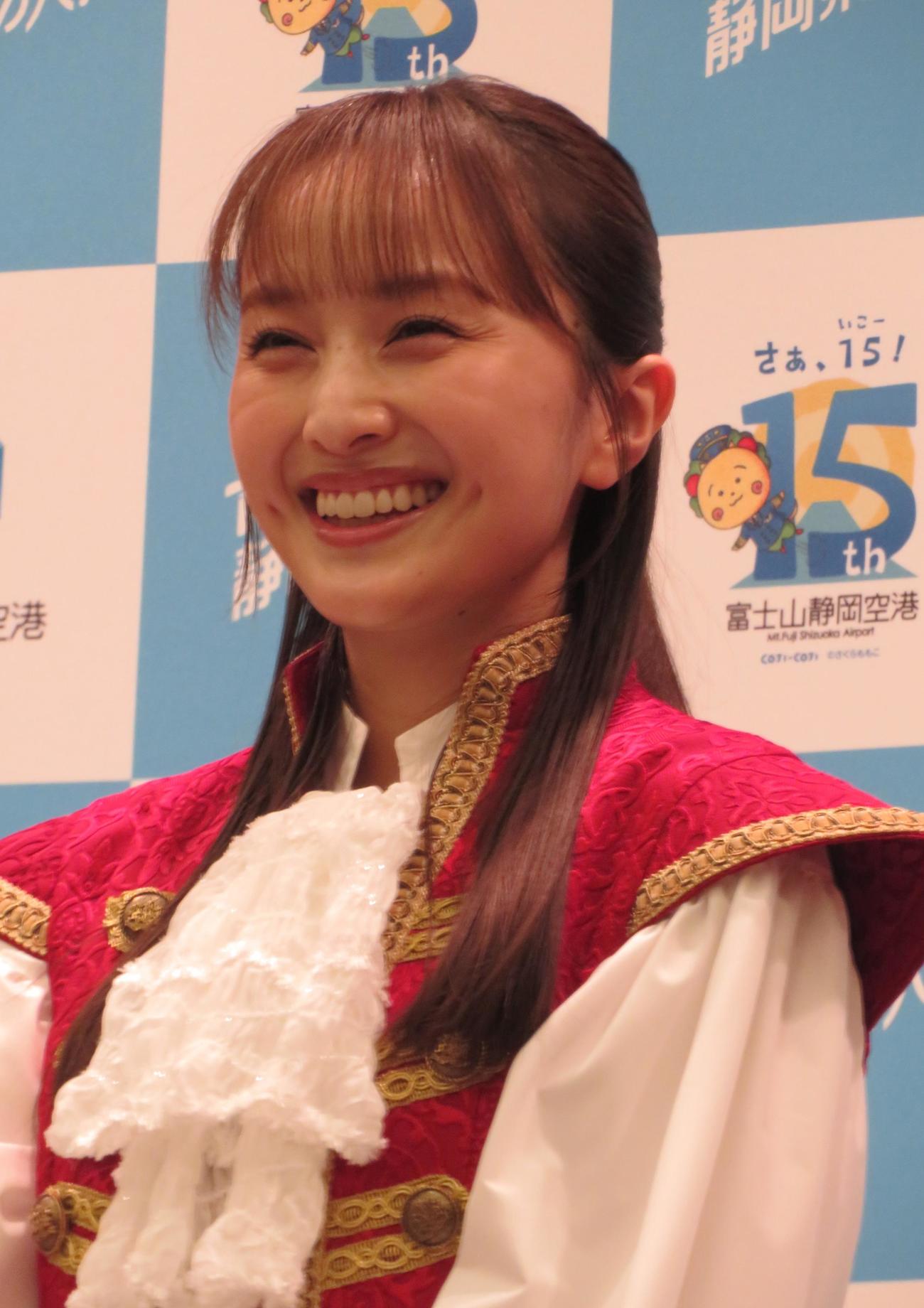 富士山静岡空港の開港15周年を記念した「PR大使」を委嘱された、ももいろクローバーZ百田夏菜子