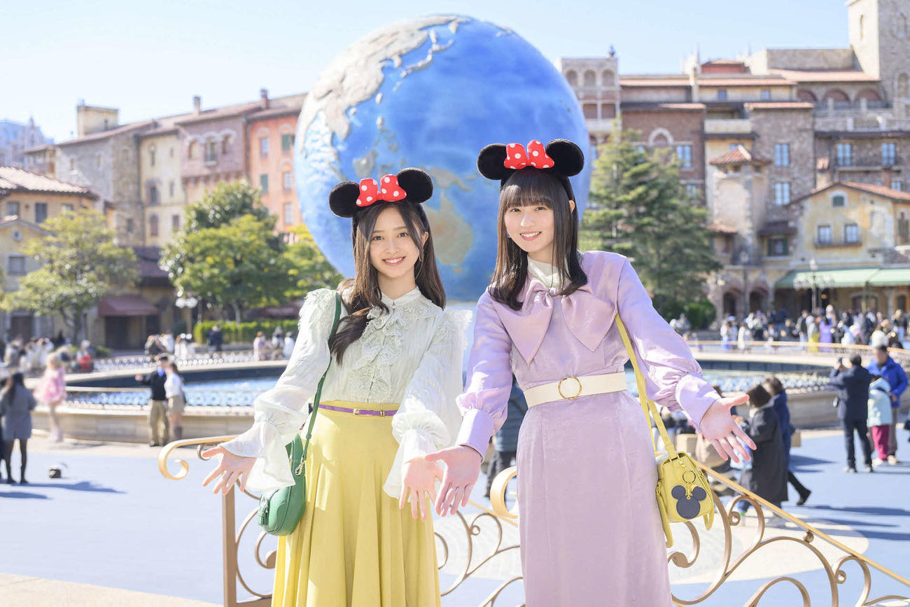 「ディズニー★JCBカード」の新CMに出演する乃木坂46遠藤さくら（右）と井上和