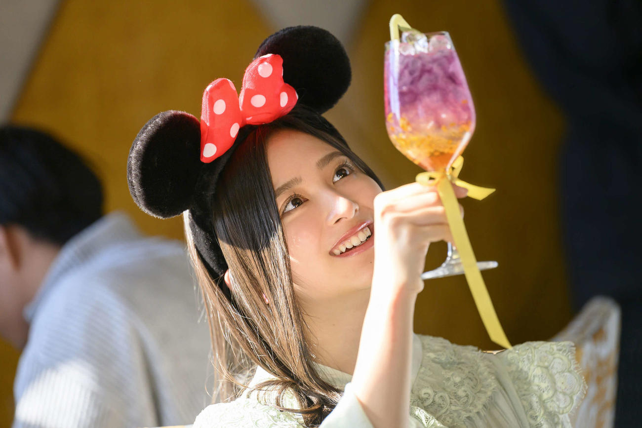 「ディズニー★JCBカード」の新CMに出演する乃木坂46井上和