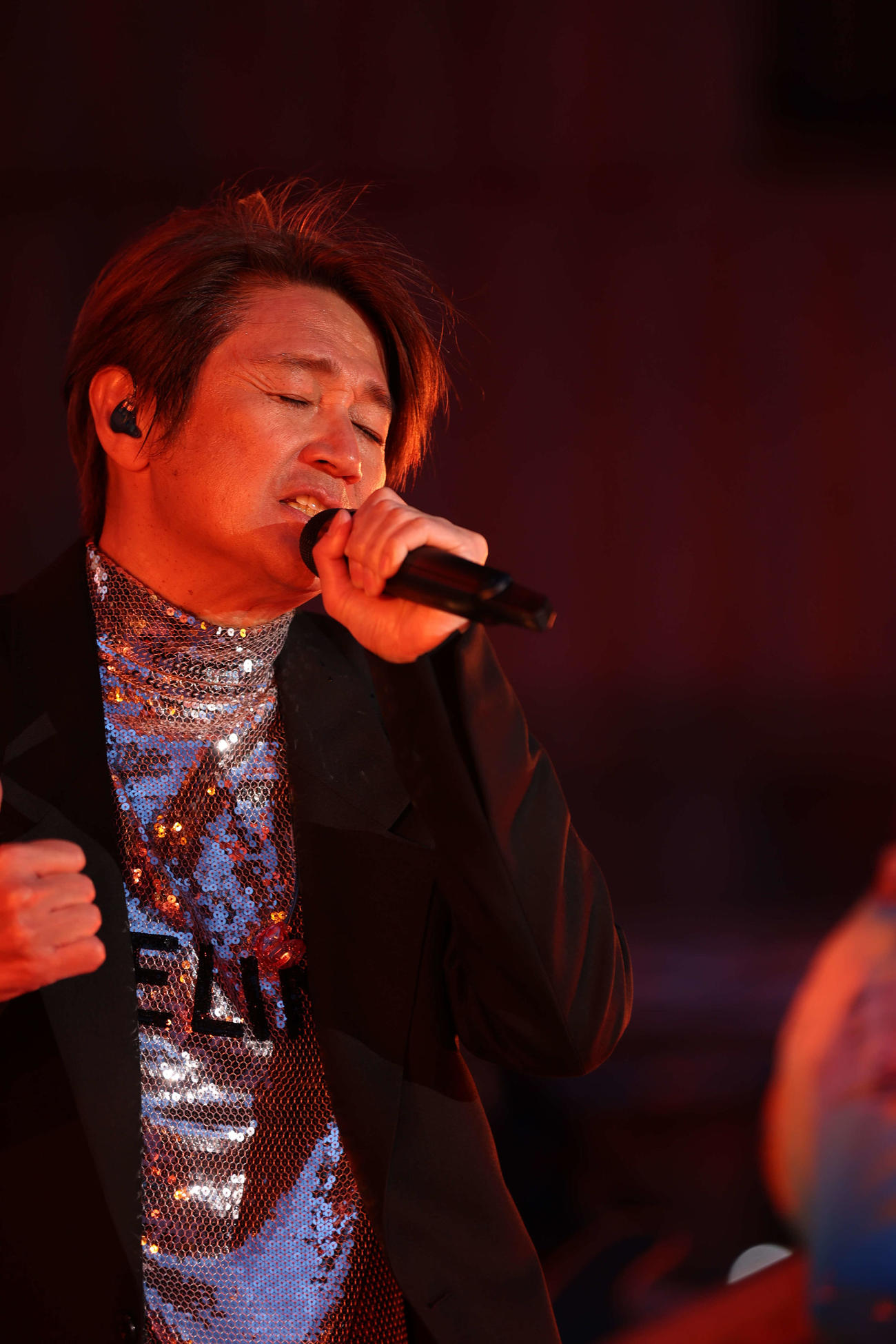 熱唱する近藤真彦