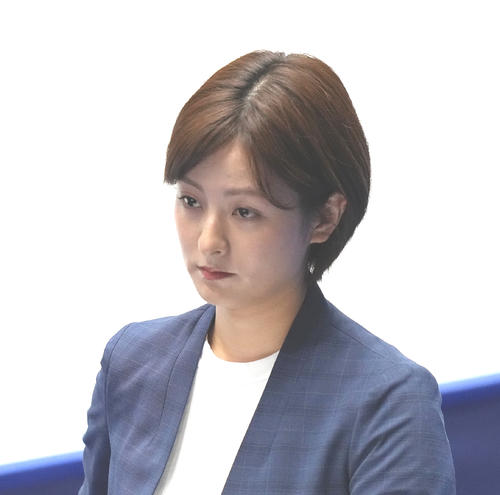 妊娠中の日テレ徳島えりかアナ、後輩に囲まれ笑顔の卒業ショット公開　「3年間楽しかったなあ」