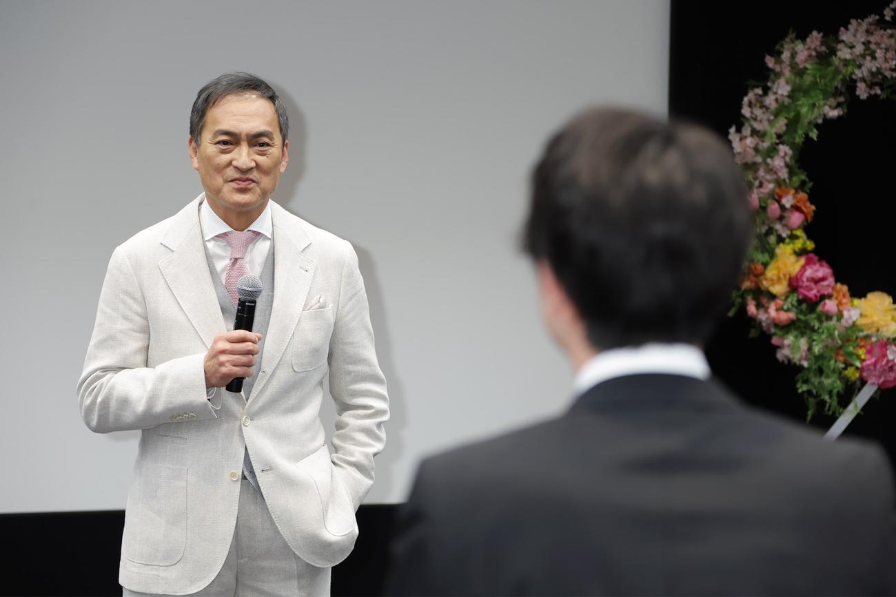 「2024年度テレビ東京グループ入社式」に登場した渡辺謙