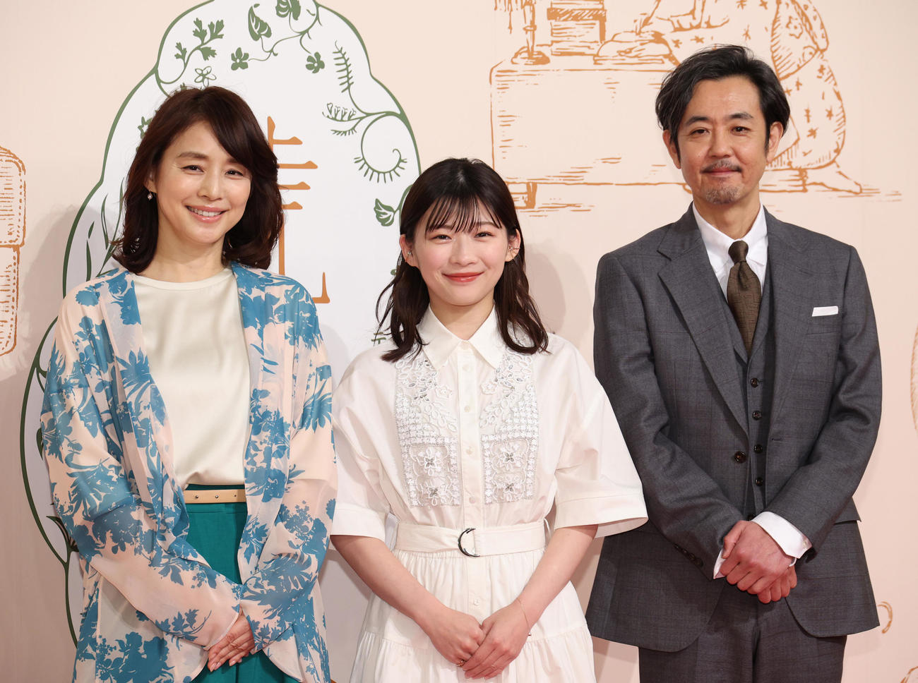 朝ドラ「虎に翼」放送前出演者会見を行った、左から石田ゆり子、伊藤沙莉、岡部たかし（2024年3月撮影）