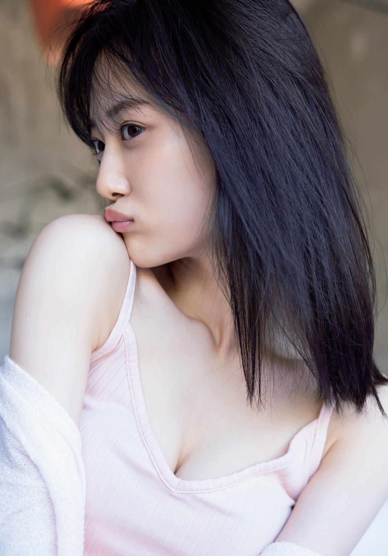 乃木坂46山下美月の写真集「ヒロイン」楽天ブックス限定版の裏表紙（撮影・須恵隆治氏）