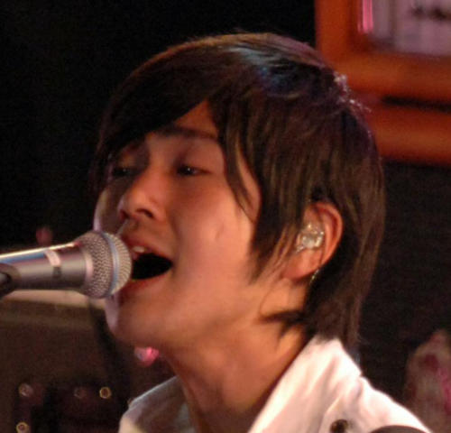 藤巻亮太、久々の釣りで大マダイをゲット！　「でかいです　めでたいです」笑顔で“大漁”報告