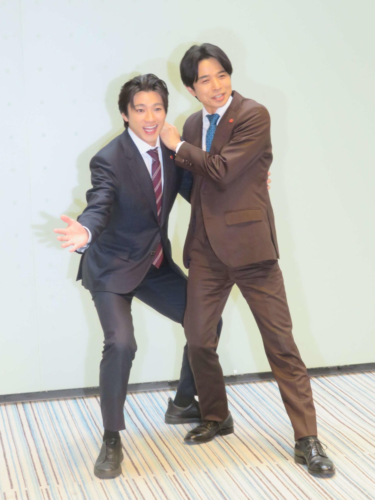 テレビ朝日「特捜9 season7」座談会で、よきバディぶりを感じさせた山田裕貴（左）と井ノ原快彦
