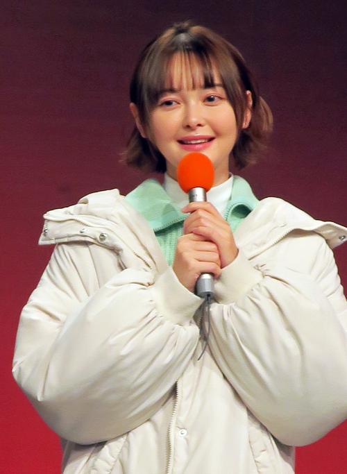 玉城ティナ、“吐血女優”ぶり絶賛され「セリフ血しぶきとかも得意なんですよ」と明かす