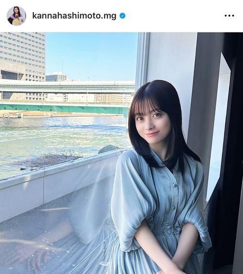 橋本環奈、さわやかな水色ワンピース姿を公開 CM撮影オフショットに