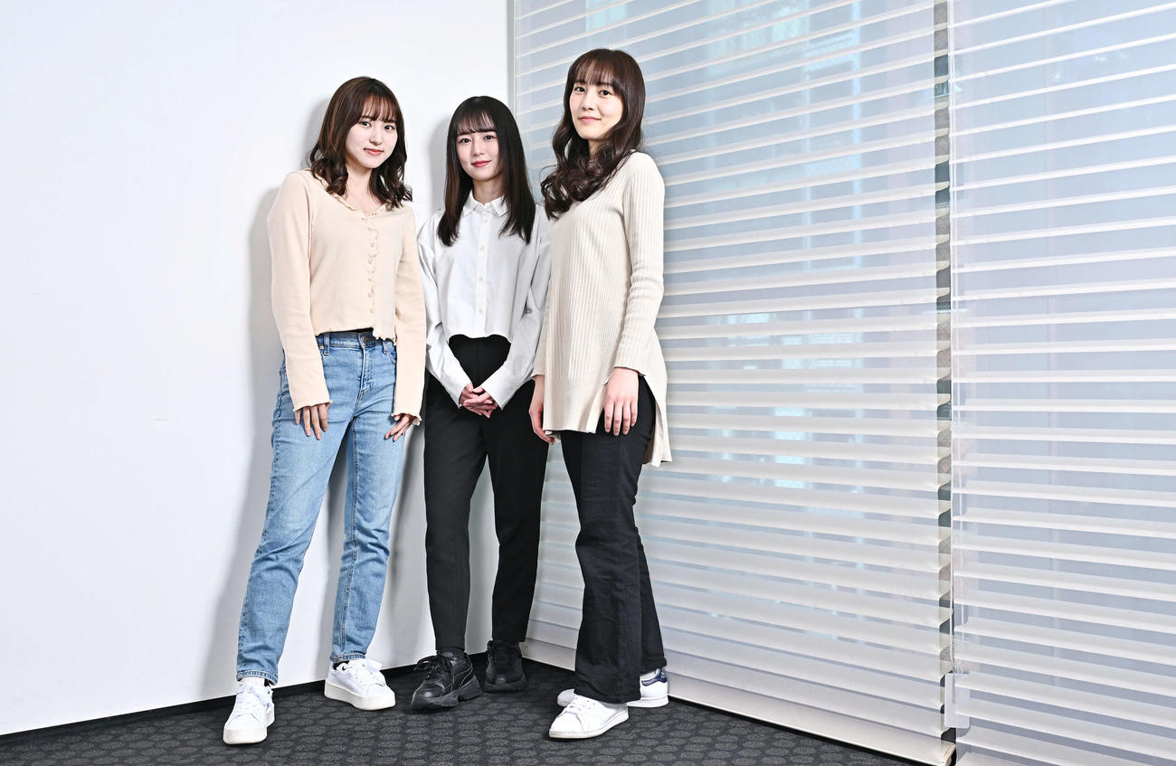 デビュー5周年を迎え、初の全国ライブツアーの思いなどを語ったSARD UNDERGROUND。左から杉岡泉美、神野友亜、坂本ひろ美（撮影・滝沢徹郎）