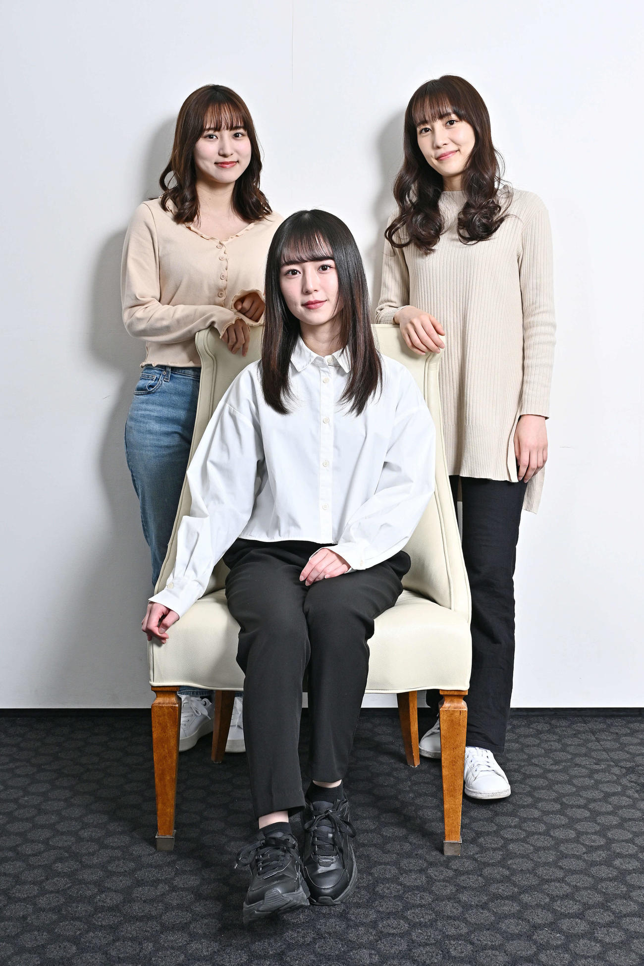 デビュー5周年を迎え、初の全国ライブツアーの思いなどを語ったSARD UNDERGROUND。左から杉岡泉美、神野友亜、坂本ひろ美（撮影・滝沢徹郎）