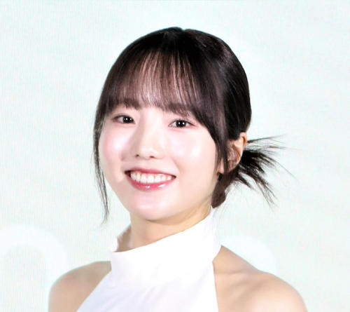 本田真凜さん、妹・紗来の17歳誕生日を祝福　「美人姉妹すぎてびびる」妹たちとの写真に反響