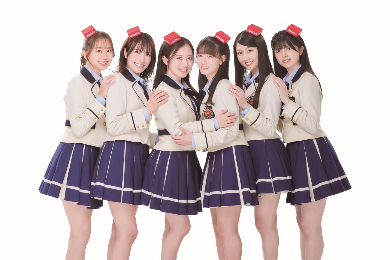 NMB48の（左から）平山真衣、小嶋花梨、川上千尋、上西怜、塩月希依音、坂下真心（C）NMB48