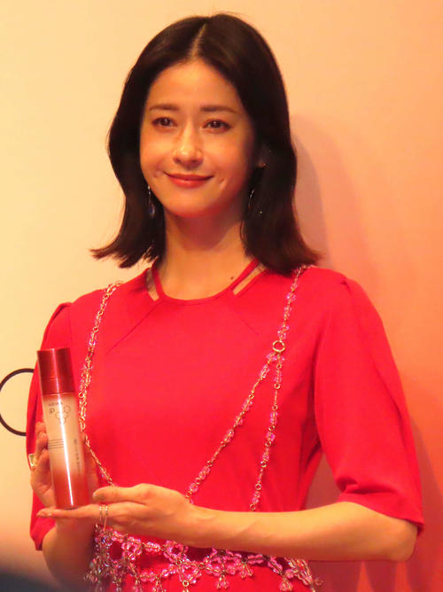 「ピラティス始めて１年」40歳松本若菜が前屈披露「ヒールなので本当はもっといける」