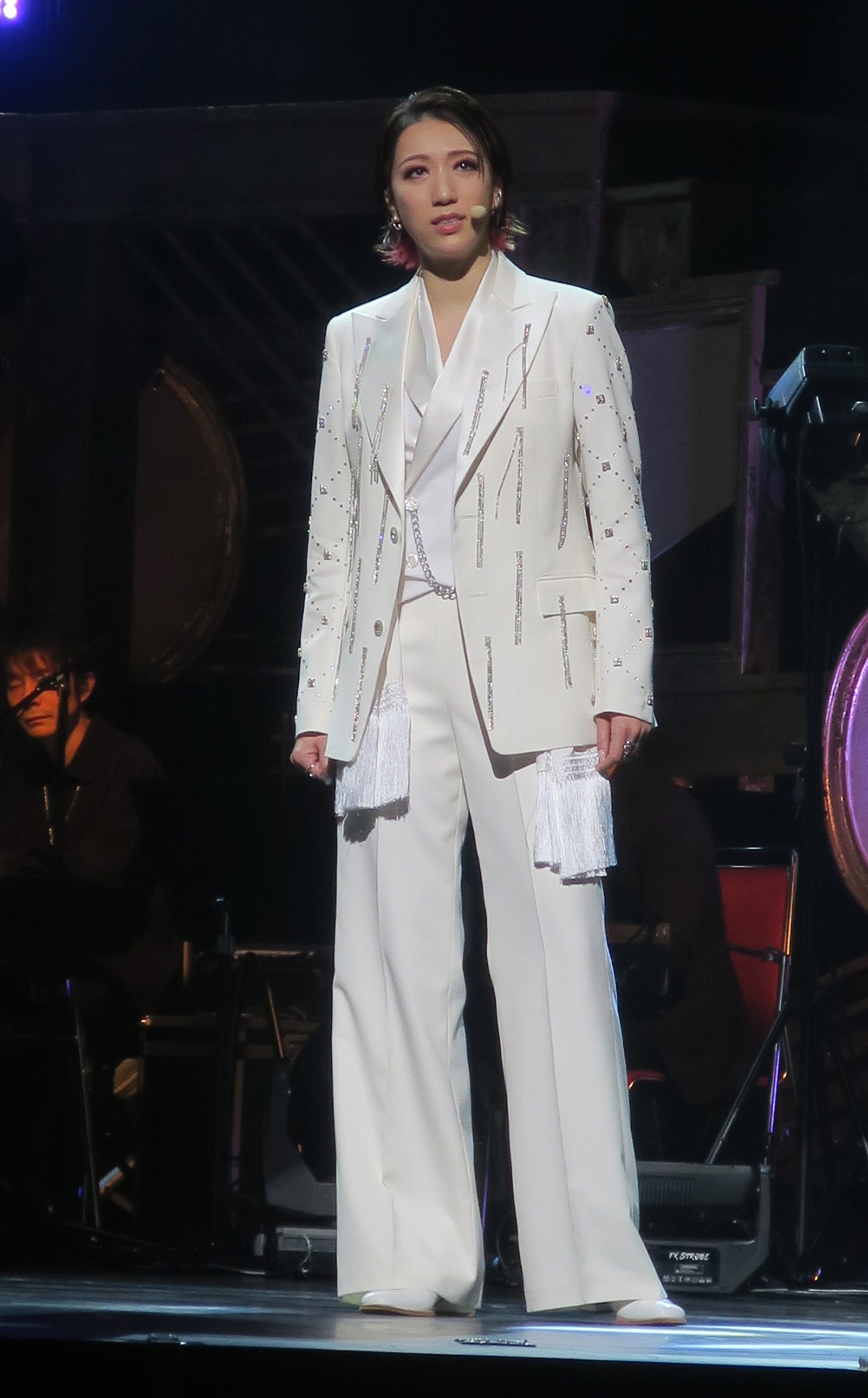 宝塚歌劇団退団後初のコンサート「unknown」の公開ゲネプロを行った真風涼帆