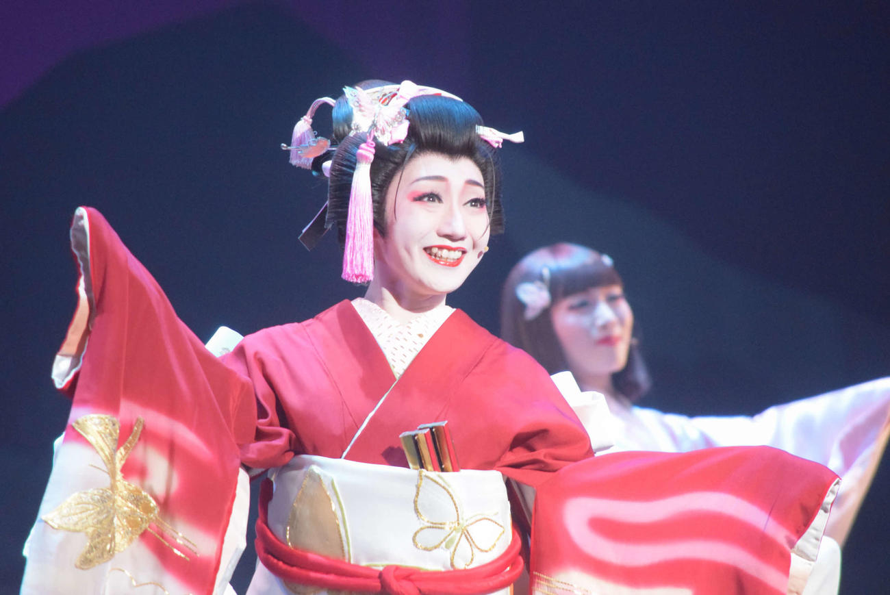 Osk「レビュー春のおどり」公開ゲネプロ、8月退団の楊琳「桜に負けずに舞台上で満開に」 芸能写真ニュース 日刊スポーツ 