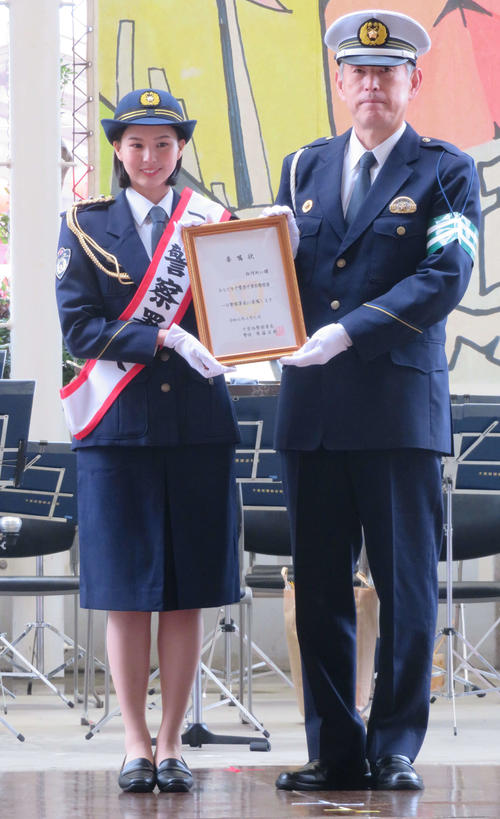 白河れい「小さい時は警察官になりたかった」一日署長を初体験