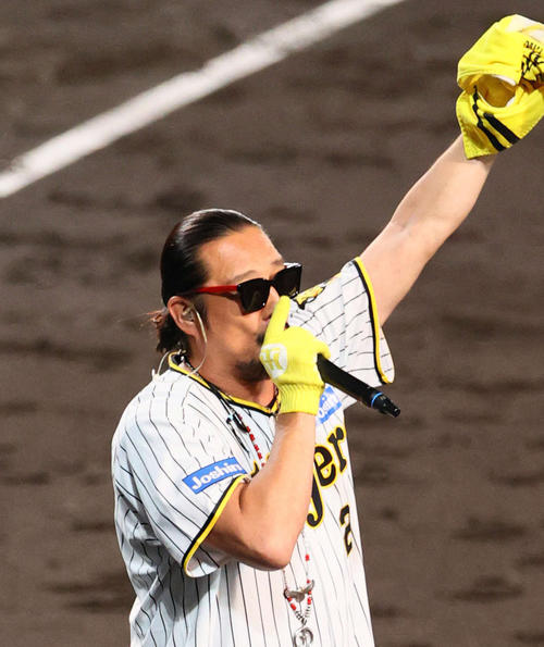 虎党・湘南乃風の若旦那こと新羅慎二、神宮でナイター観戦「勝ったー！！これぞ、誕プレ」