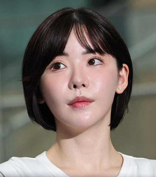 人気セクシー女優”雰囲気激変”ショット公開しネット二度見「顔違う？」「誰ですか？」