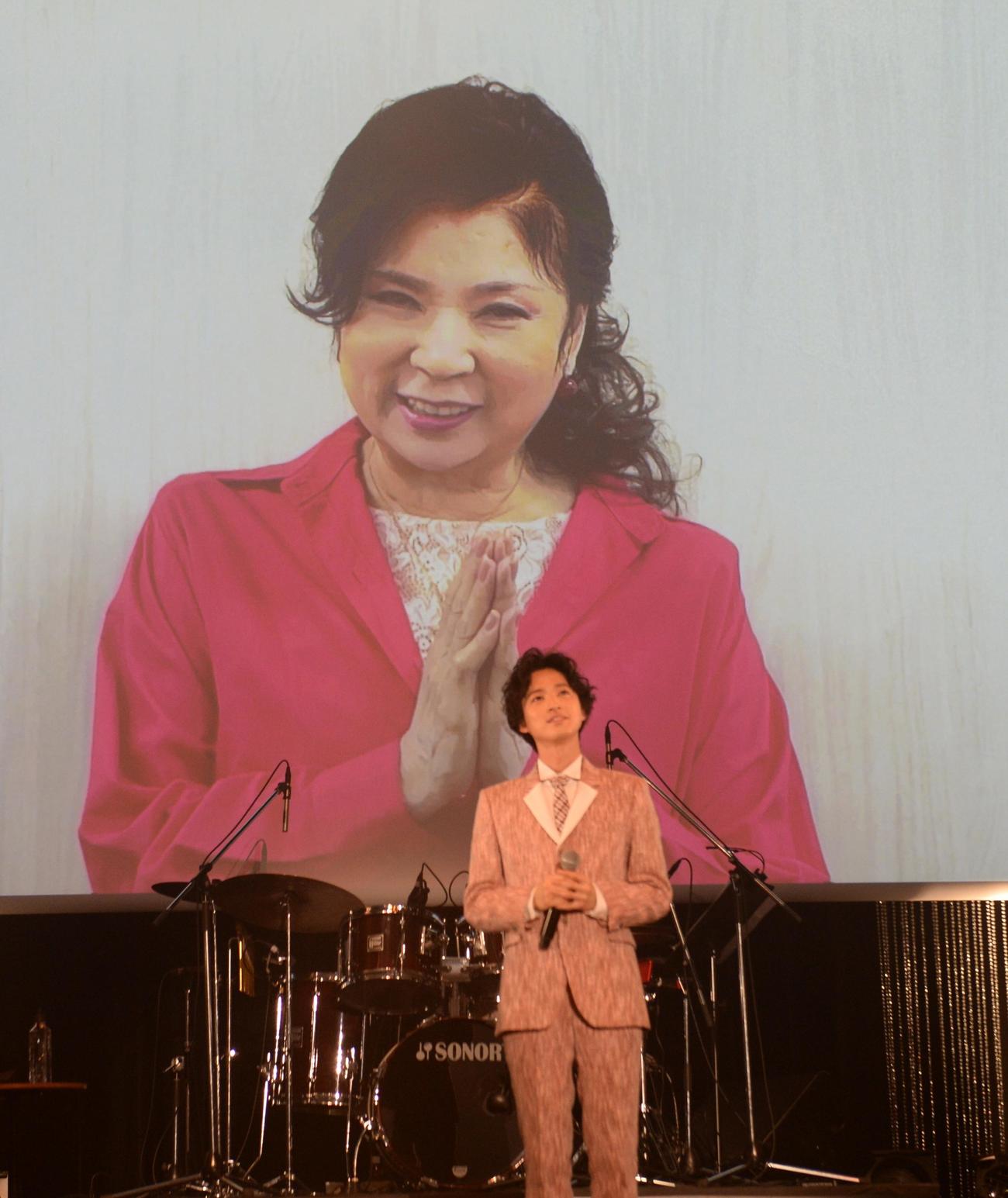 デビュー5周年記念ライブを行った青山新