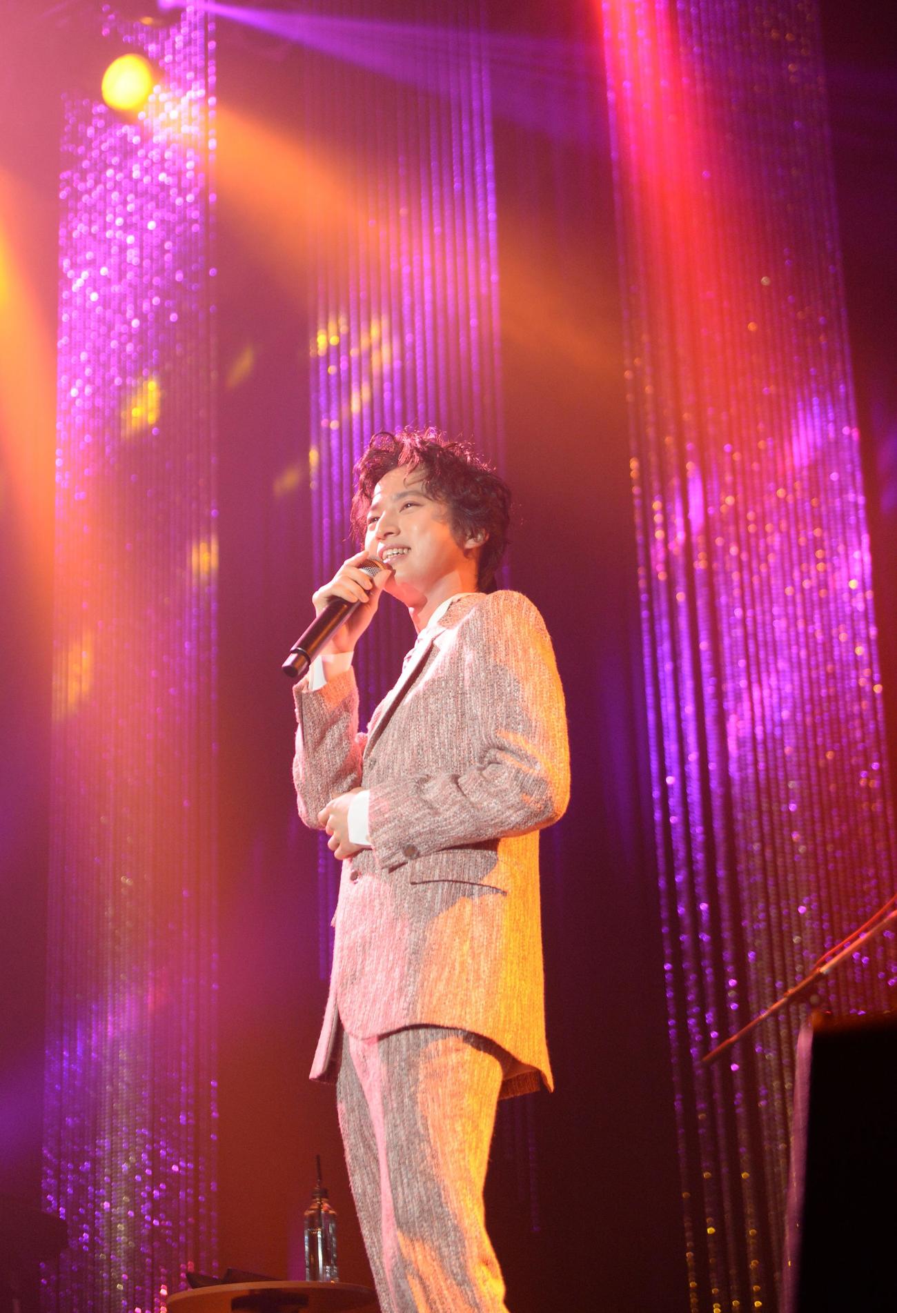 デビュー5周年記念ライブを行った青山新