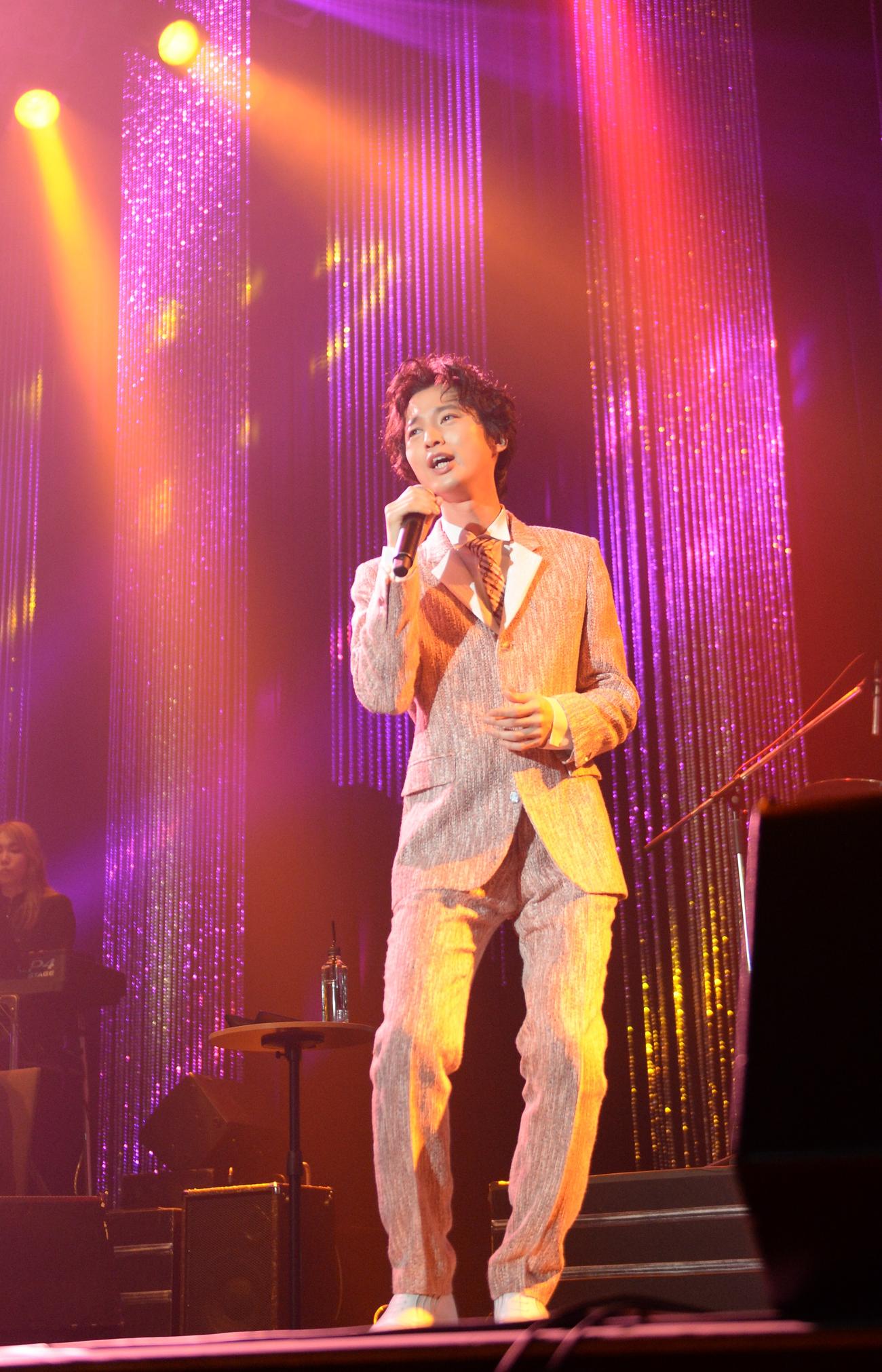 デビュー5周年記念ライブを行った青山新