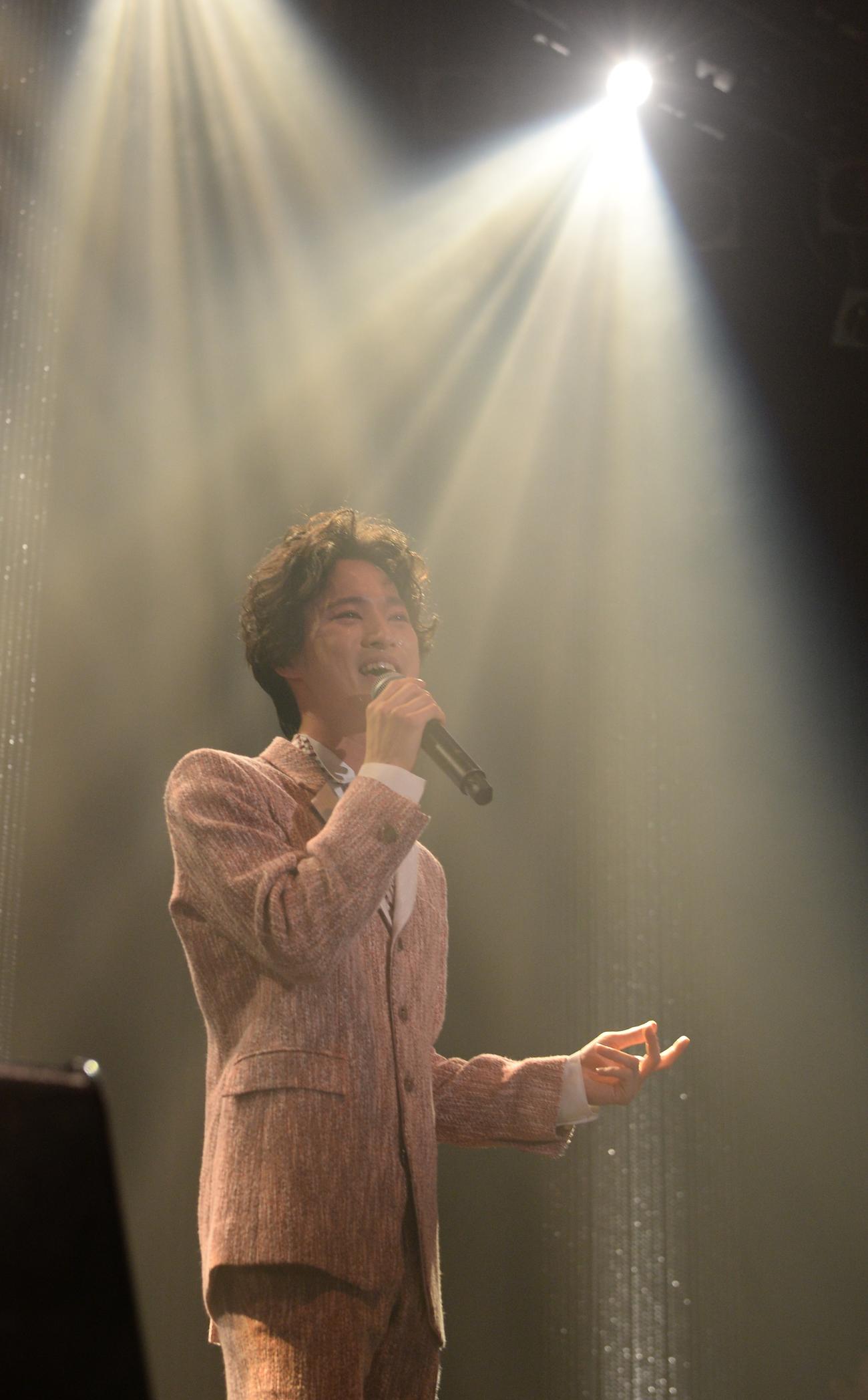 デビュー5周年記念ライブを行った青山新