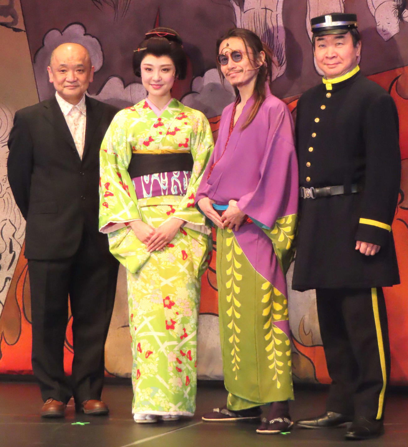 舞台「あのよこのよ」初日前会見に登壇した、左から青木豪氏、潤花、SUPER EIGHT安田章大、中村梅雀