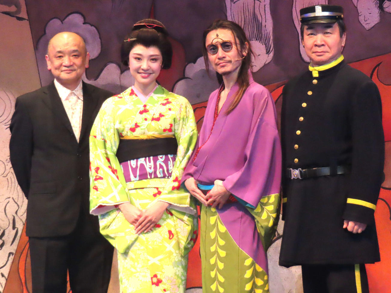 舞台「あのよこのよ」初日前会見に登壇した、左から青木豪氏、潤花、SUPER EIGHT安田章大、中村梅雀