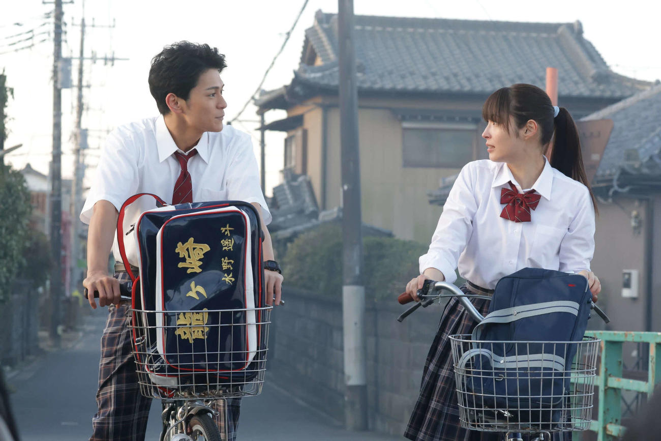 フジテレビ系「366日」に出演する眞栄田郷敦、広瀬アリス（C）フジテレビ