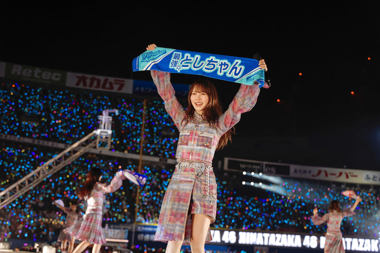 日向坂46「5回目のひな誕祭」DAY1でパフォーマンスする加藤史帆（上山陽介氏撮影）