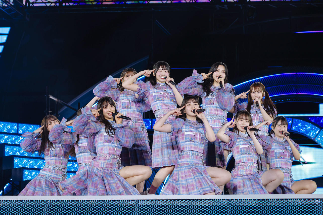 「5回目のひな誕祭」DAY1でパフォーマンスする日向坂46四期生（上山陽介氏撮影）