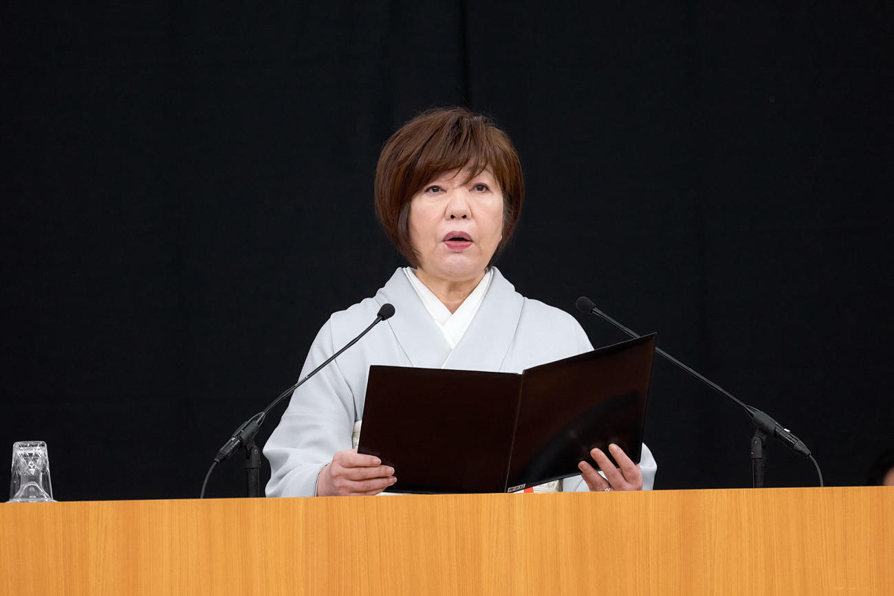 日大入学式で祝辞を述べる林真理子理事長（日本大学提供）