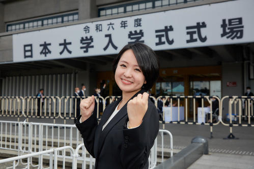 さくらまや　日大大学院の入学式　博士課程も視野　「ワクワクします。桜も満開でうれしい」