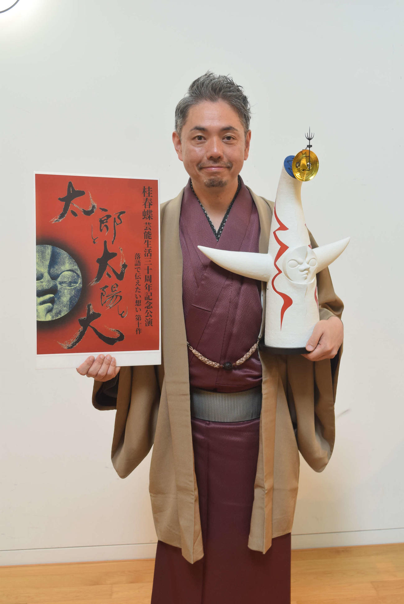 30周年公演で太陽の塔をテーマにした創作落語を披露する桂春蝶（撮影・阪口孝志）