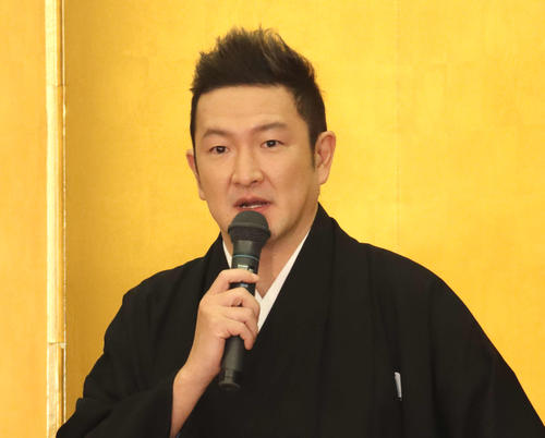 中村獅童、息子２人とお花見ショット「萬屋も満開」「桜の花に負けてない兄弟」の声