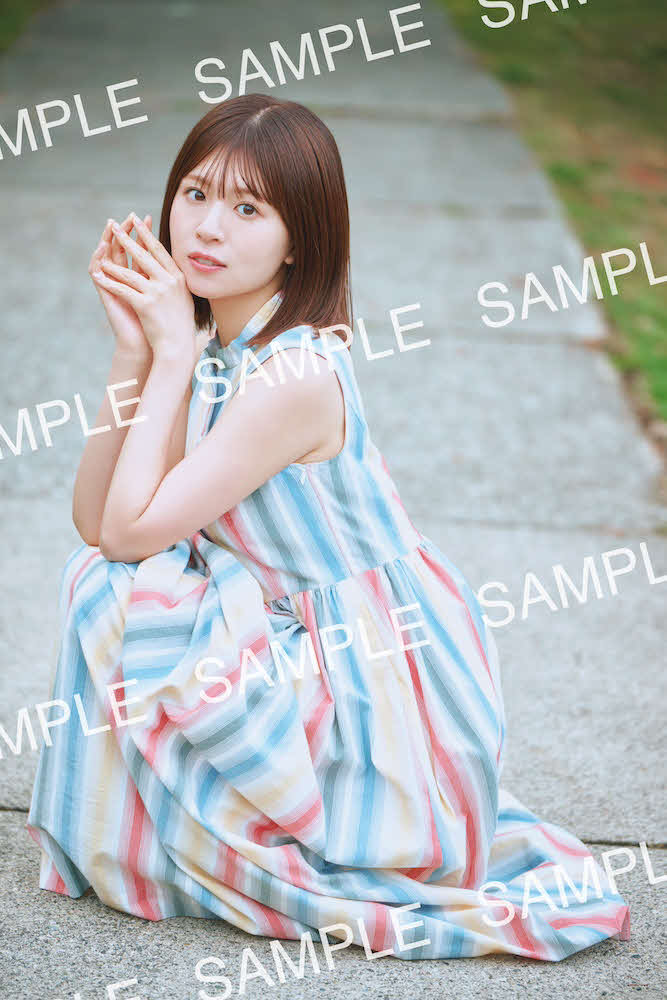日向坂46松田好花ファースト写真集「振り向いて」の特典ポストカード　撮影：岡本武志／講談社
