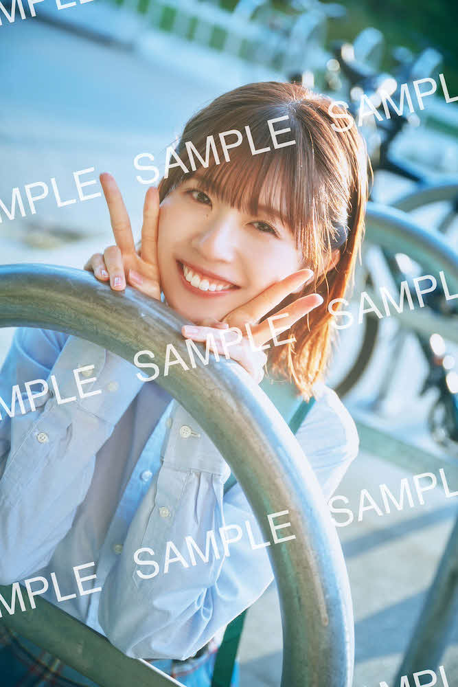 日向坂46松田好花ファースト写真集「振り向いて」の特典ポストカード　撮影：岡本武志／講談社