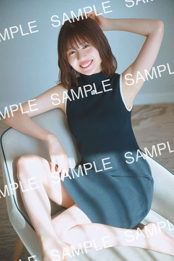 日向坂46松田好花ファースト写真集「振り向いて」の特典ポストカード　撮影：岡本武志／講談社