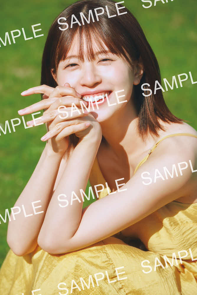 日向坂46松田好花ファースト写真集「振り向いて」の特典ポストカード　撮影：岡本武志／講談社