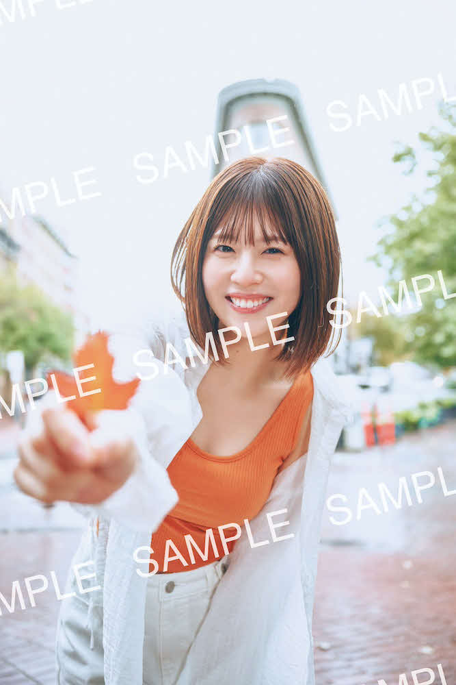 日向坂46松田好花ファースト写真集「振り向いて」の特典ポストカード　撮影：岡本武志／講談社
