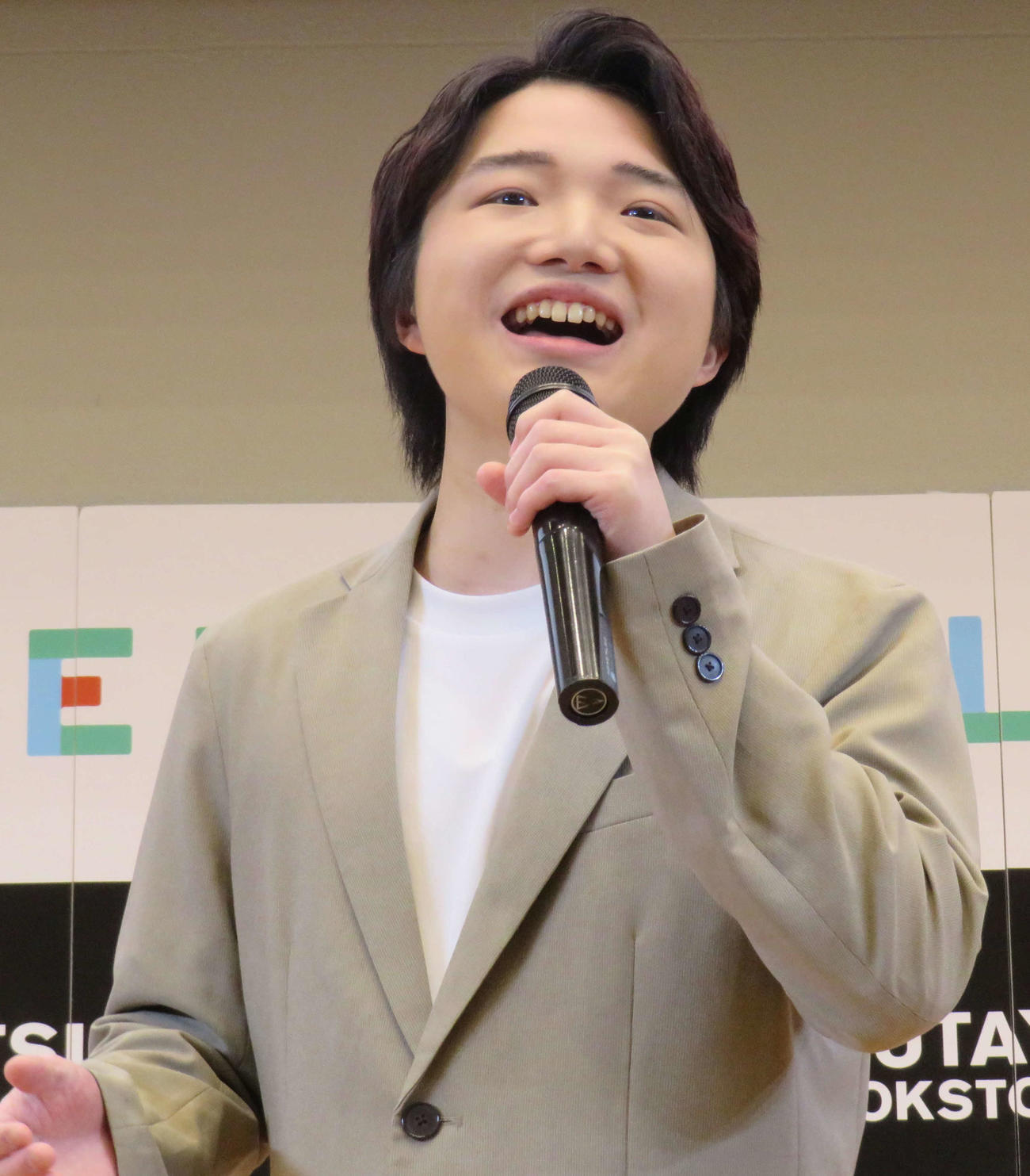 デビュー曲「道南恋しや」の発売記念イベントを行った小山雄大