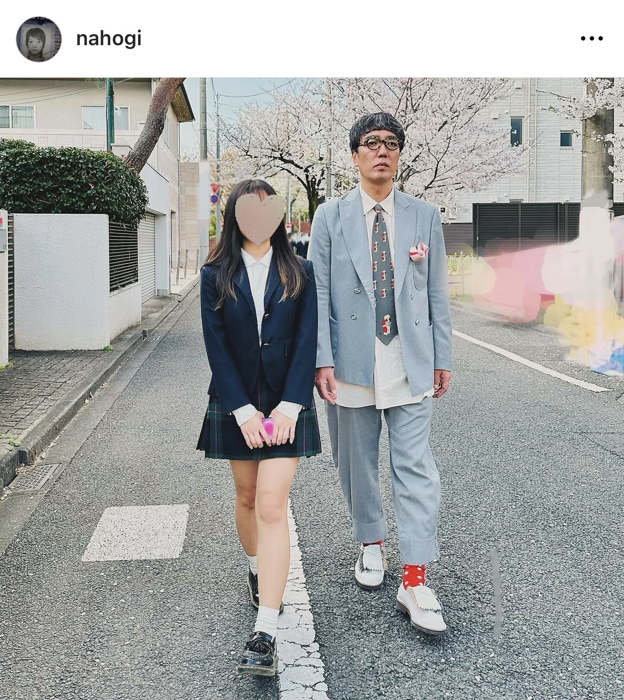高校生になった愛娘と歩く、おぎやはぎ小木博明（奈歩のインスタグラムから）