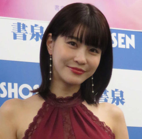 岸明日香33歳誕生日「大好きな人達に愛情を返す年に」決意　昨年の父死去から「少しずつ前に」