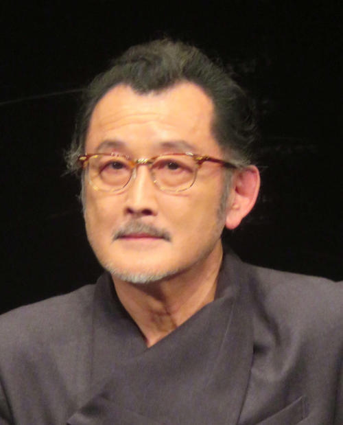 吉田鋼太郎「持ちつ持たれつでやってます」“パパ友”小栗旬は「年下だけど相談相手」
