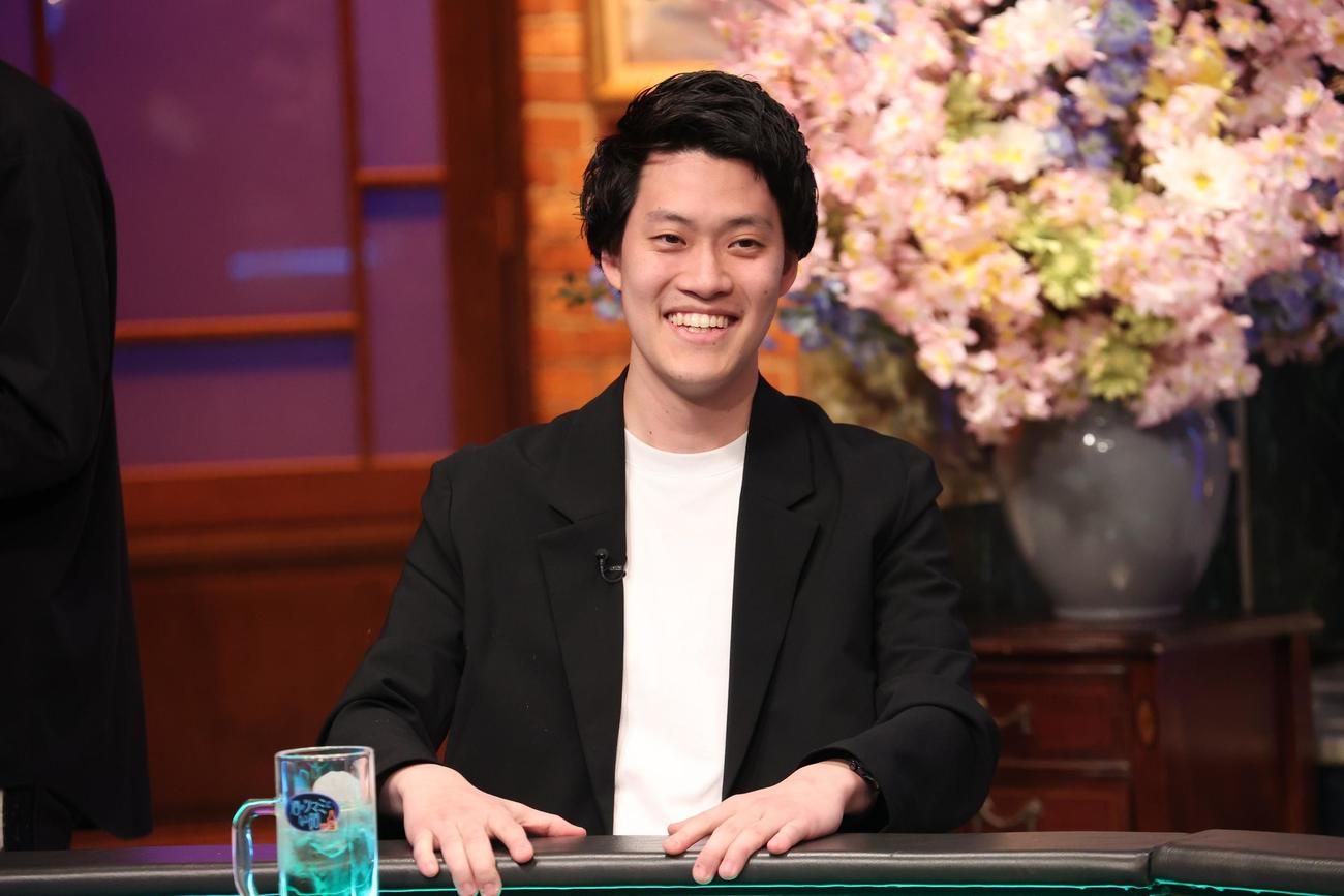 「酒のツマミになる話」に出演する霜降り明星の粗品（C）フジテレビ