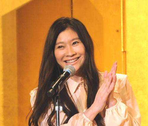 篠原涼子、憧れの歌姫から連絡先をもらうも「大ファンの人からいただいちゃうと…もうムリ」