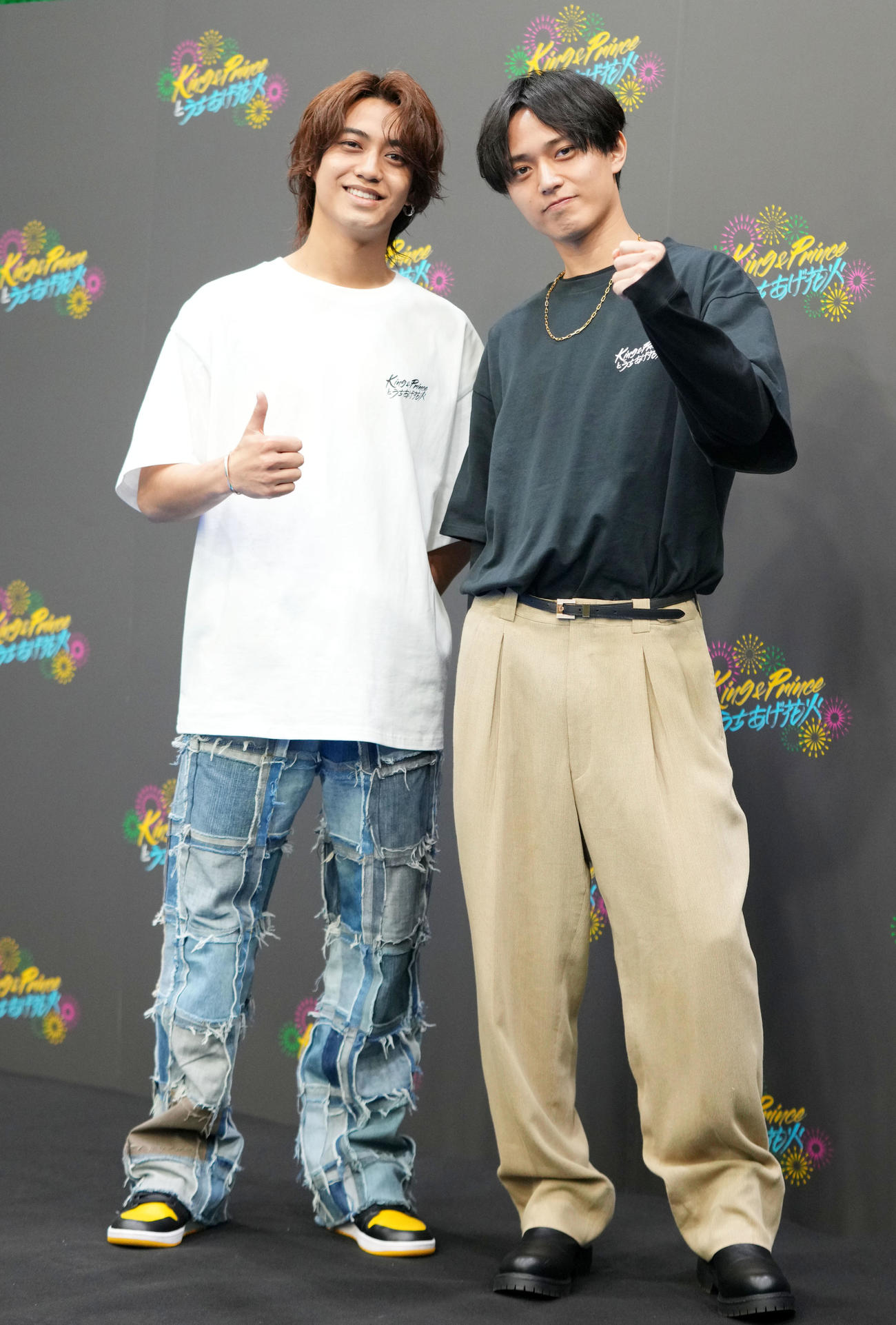 ライブを前に笑顔を見せるKing＆Princeの高橋海人（左）と永瀬廉（撮影・横山健太）