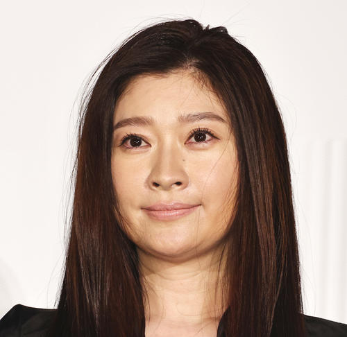 篠原涼子「事務所に内緒」で大物シンガーとキス！「言っちゃうと止められちゃう…本番一発で」